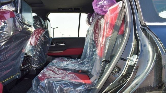 ❤️ Вечная классика — Land Cruiser 300
Пробег — 10 км
Год выпуска — 2025
Двигатель — дизель 3.3 л, 299 л.с
Привод — полный
Модификация — VXR 3 | Сетка — социальная сеть от hh.ru