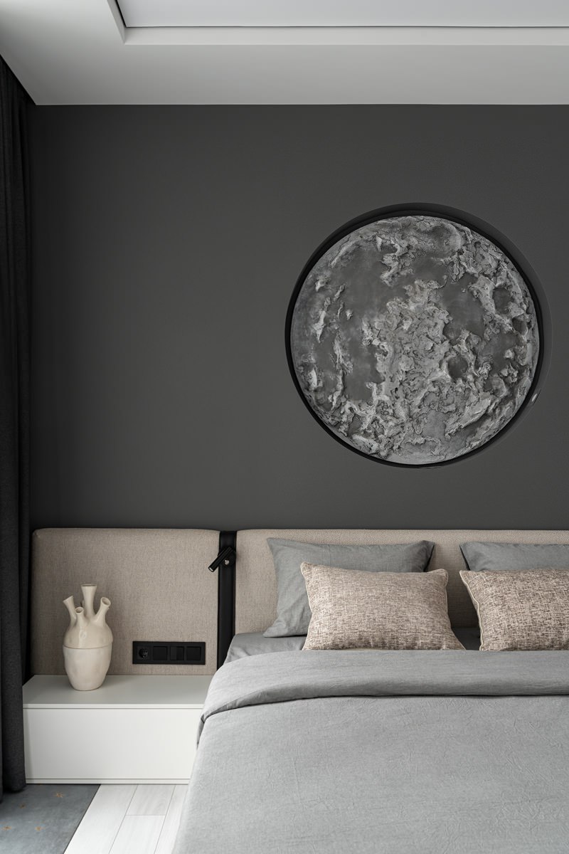 Монохромный минимализм, вид на крыши и собственная луна в интерьере по проекту дизайнеров Любови Вербах и Ксении Крыловой. Смотрите и читайте на сайте wajournal | Сетка — социальная сеть от hh.ru