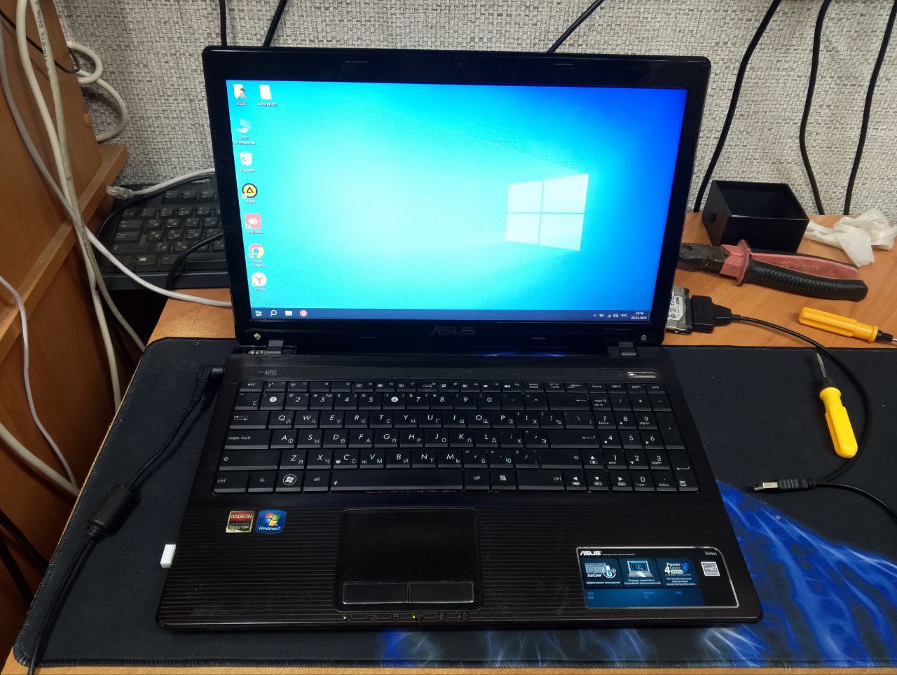 Восстановил ноутбук ASUS X53U.
Купил недавно ноут с оторванным дисплеем. Был сильно поврежден поддон в местах крепления дисплея. Хозяин продал как на запчасти.
Ноут оказался вполне рабочим | Сетка — социальная сеть от hh.ru