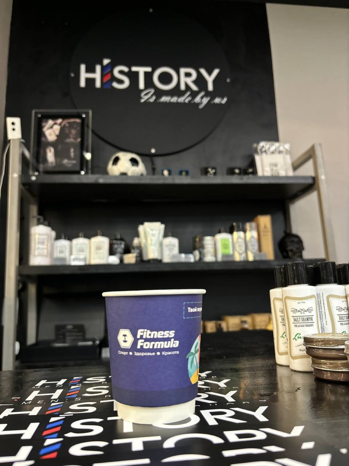 Рекламная кампания на кофейных стаканчиках 🥤 | Сетка — социальная сеть от hh.ru