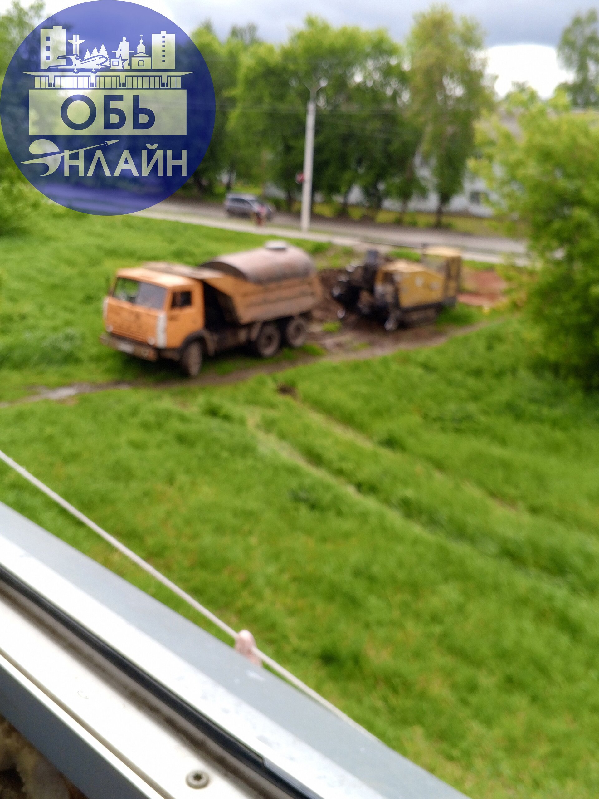 ↗ Напротив дома 68/5 работает техника. Рядом на тропинке лежит длинная труба.
vk.com
Подробнее на https://vk.com/ob.gorod
#городобь #городобьонлайн #толмачево | Сетка — социальная сеть от hh.ru