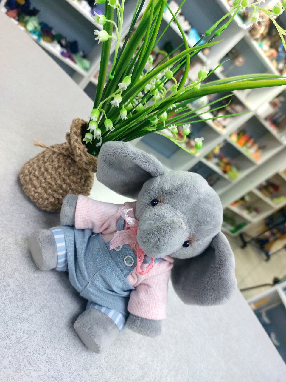 🐘💖 УНИКАЛЬНЫЙ СЛОНИК РУЧНОЙ РАБОТЫ 
Этот 19-см очаровашка в розовой кофточке и синем комбинезоне — не просто игрушка, а душевный друг!  
✨Почему стоит взять его домой?
- Умеет сидеть — удобно размести... | Сетка — социальная сеть от hh.ru