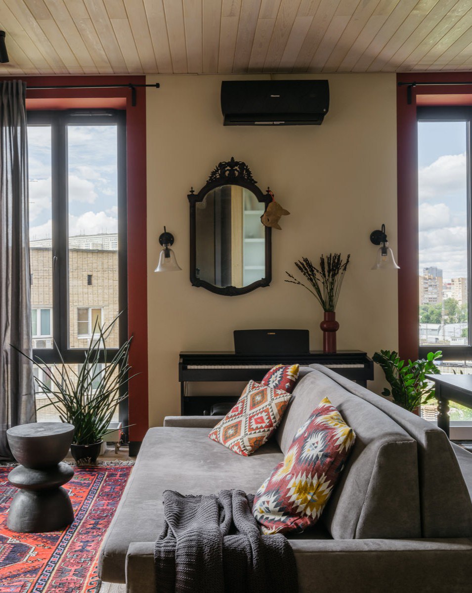 Дизайнеры студии ZZBURO Ирина Золотова и Денис Земенко создали необычный многофункциональный интерьер для владельцев маркетплейса современного искусства. Каким он сложился смотрите на сайте wajournal | Сетка — социальная сеть от hh.ru