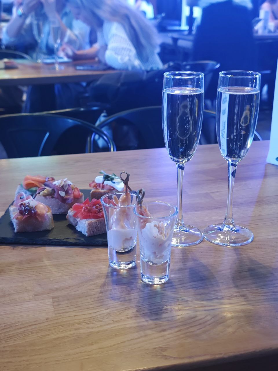 Слаавно
Накормили, шампусика налили
И даже работать не придётся 🤪 | Сетка — социальная сеть от hh.ru