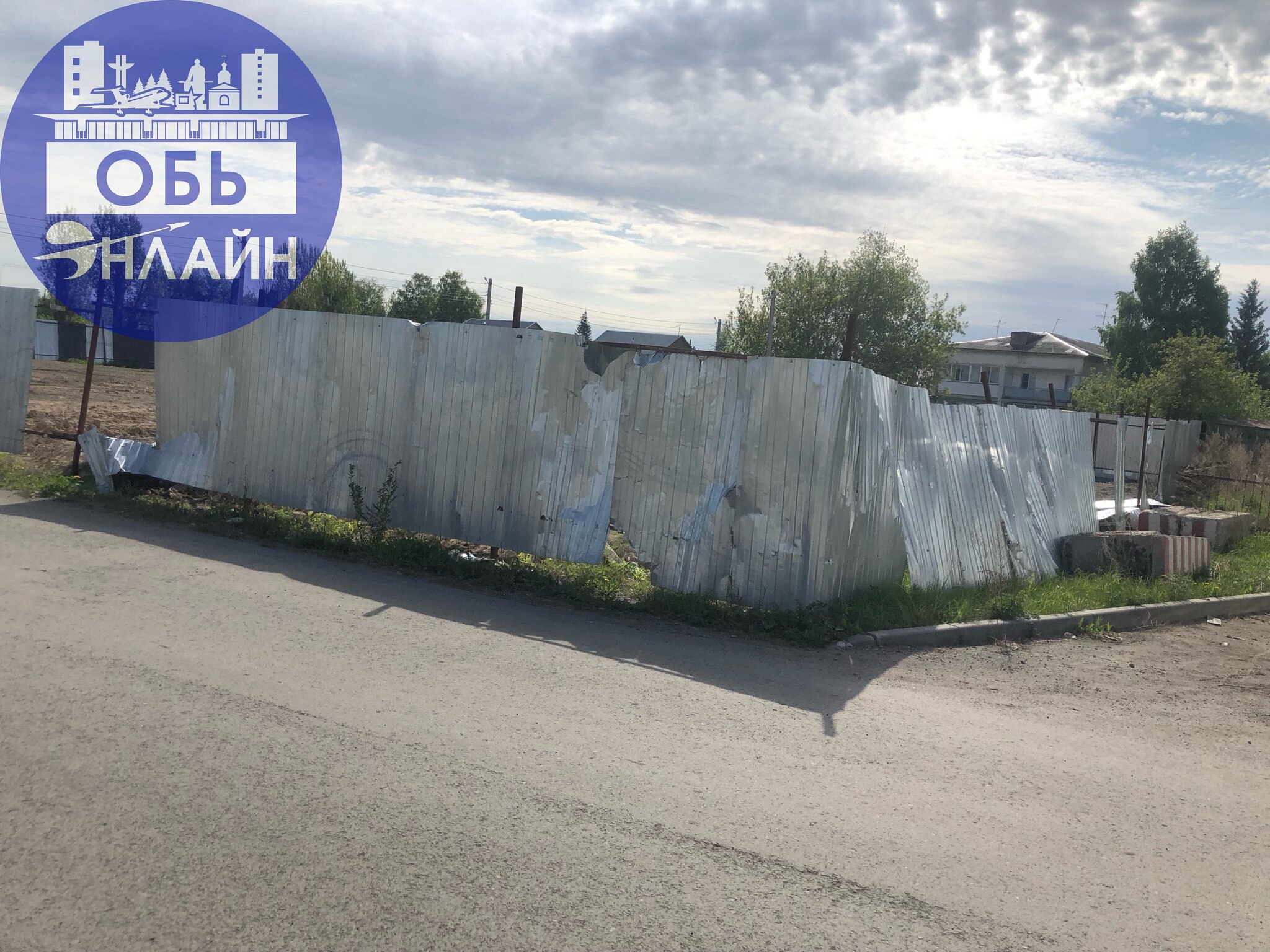 ↗ На фотографиях вы можете видеть магазин одной известной сети, который строят в селе Красноглинное.
Только итог: прошло уже больше года - территория огорожена - а магазина нет | Сетка — социальная сеть от hh.ru