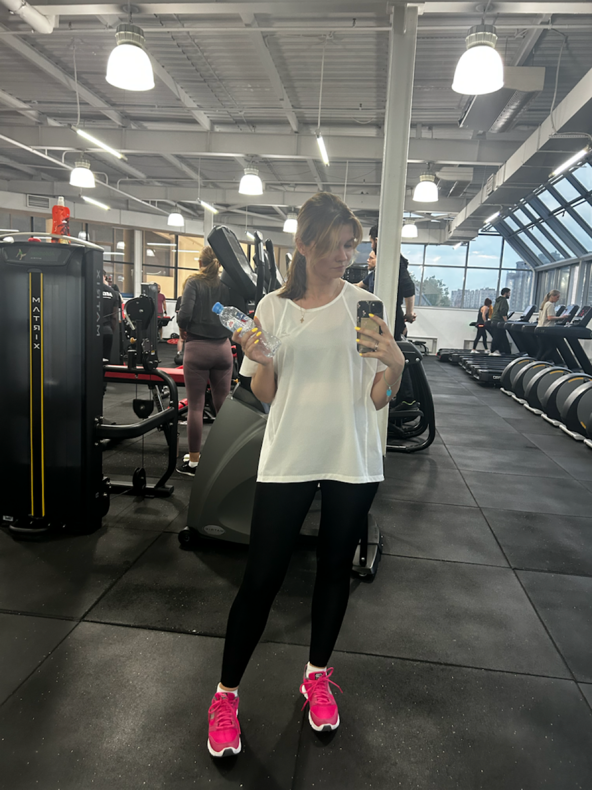 А я напоминаю, что мы не перестанем следовать своим целям 🥊💪🏼
Поболели и снова в строй 👍🏻 | Сетка — социальная сеть от hh.ru
