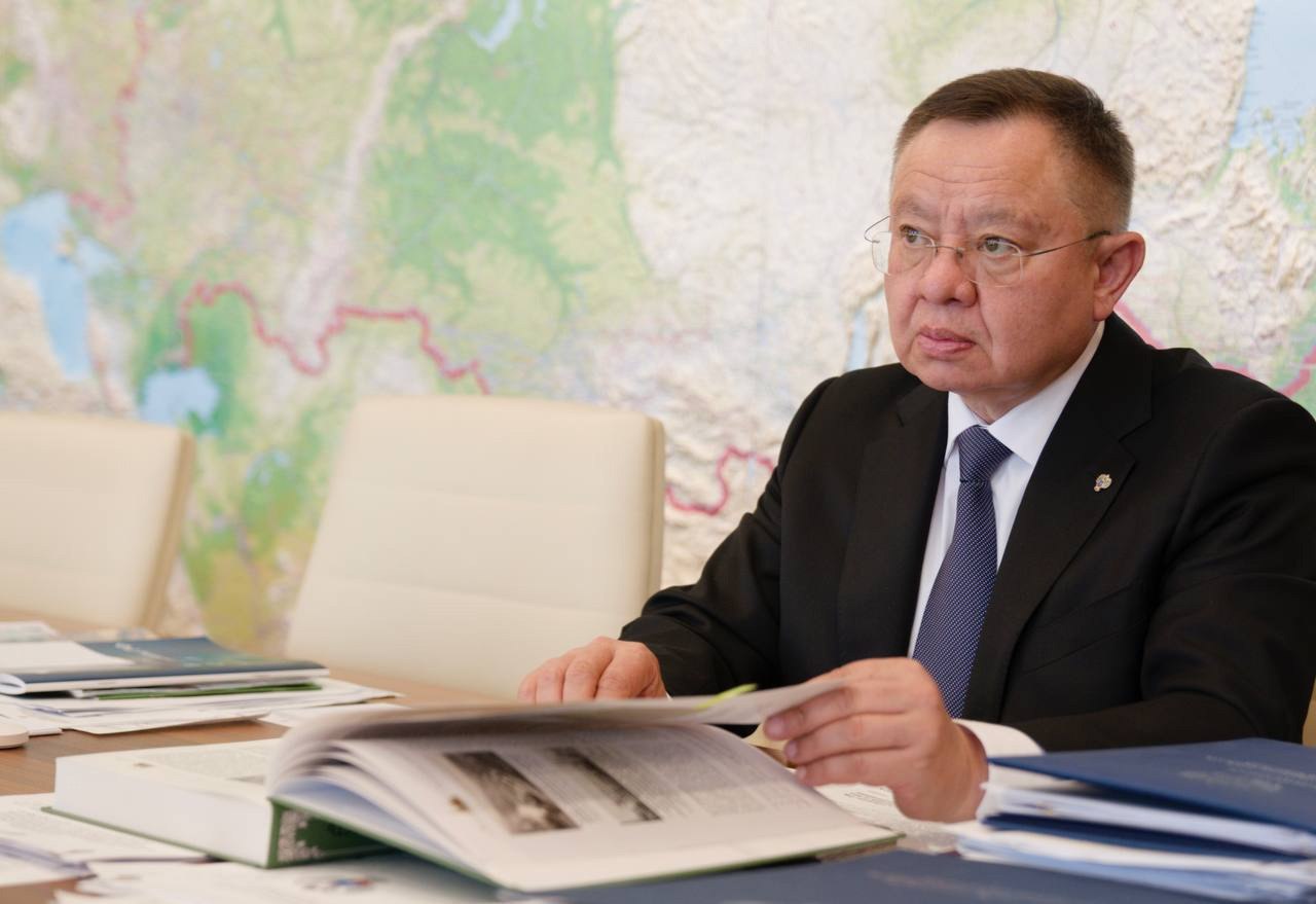 Глава Минстроя России Ирек Файзуллин провел рабочую встречу с Муфтием Дальнего Востока Ахмадом Хазрат Гарифуллиным
▶️Обсудили создание и развитие объектов религиозных институтов и инфраструктуры | Сетка — социальная сеть от hh.ru