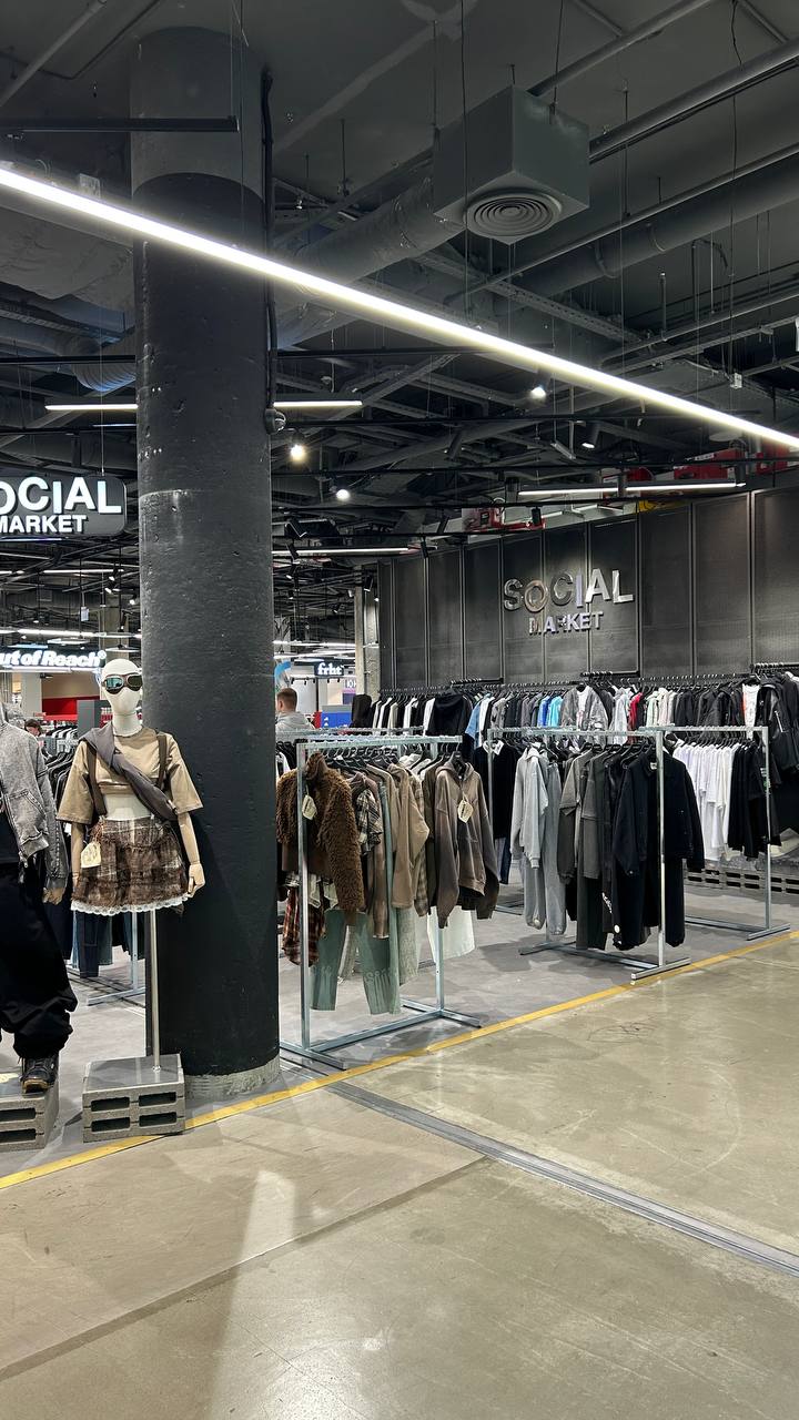 Зашёл я, значит в Trend Island — и тяжело вздохнул 😱
От того, как некоторые бренды подходят к ценообразованию и качеству своего продукта | Сетка — социальная сеть от hh.ru