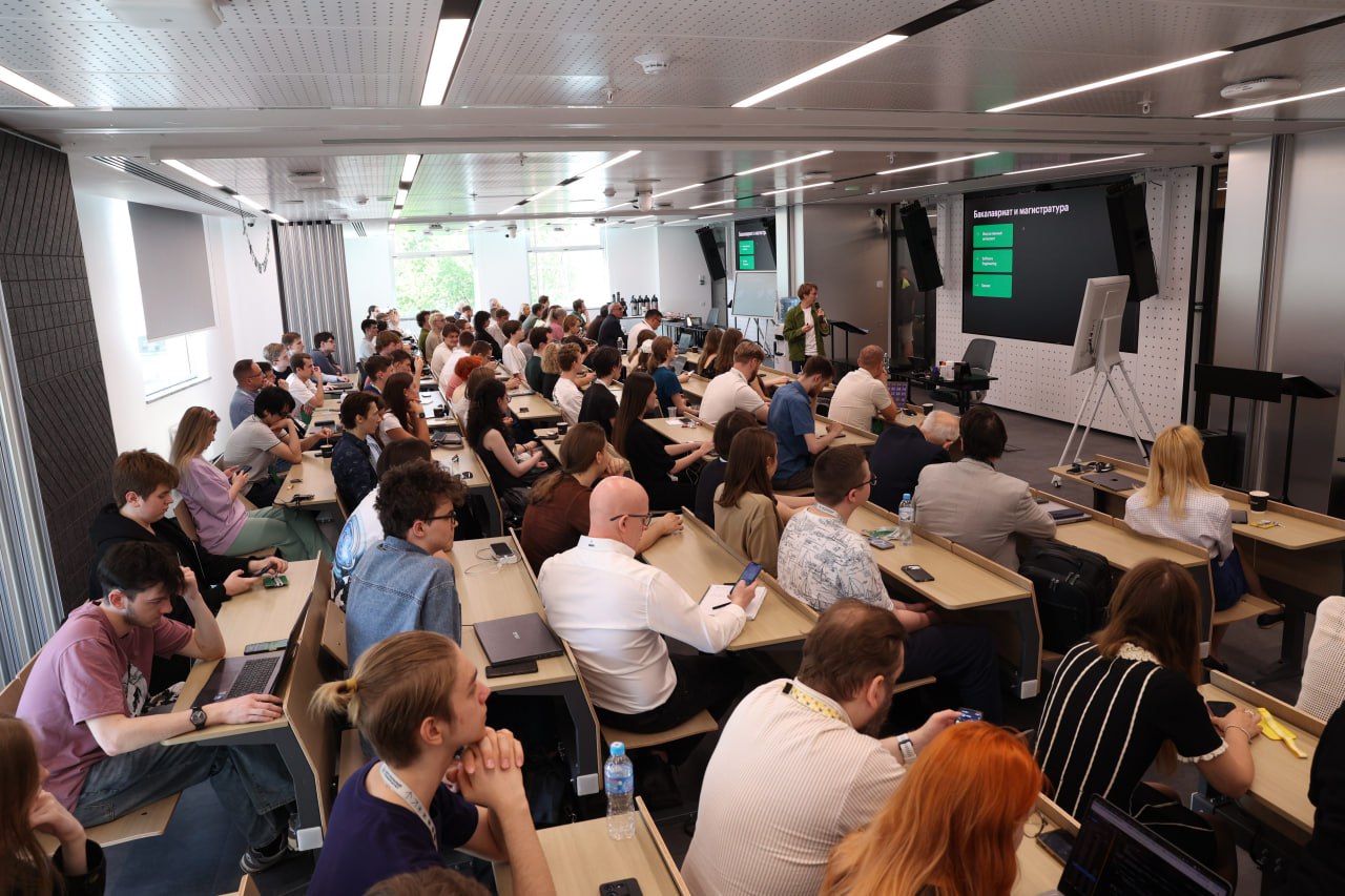 ⏺ Центральный университет и Сколтех объявили о начале стратегического партнерства | Сетка — социальная сеть от hh.ru