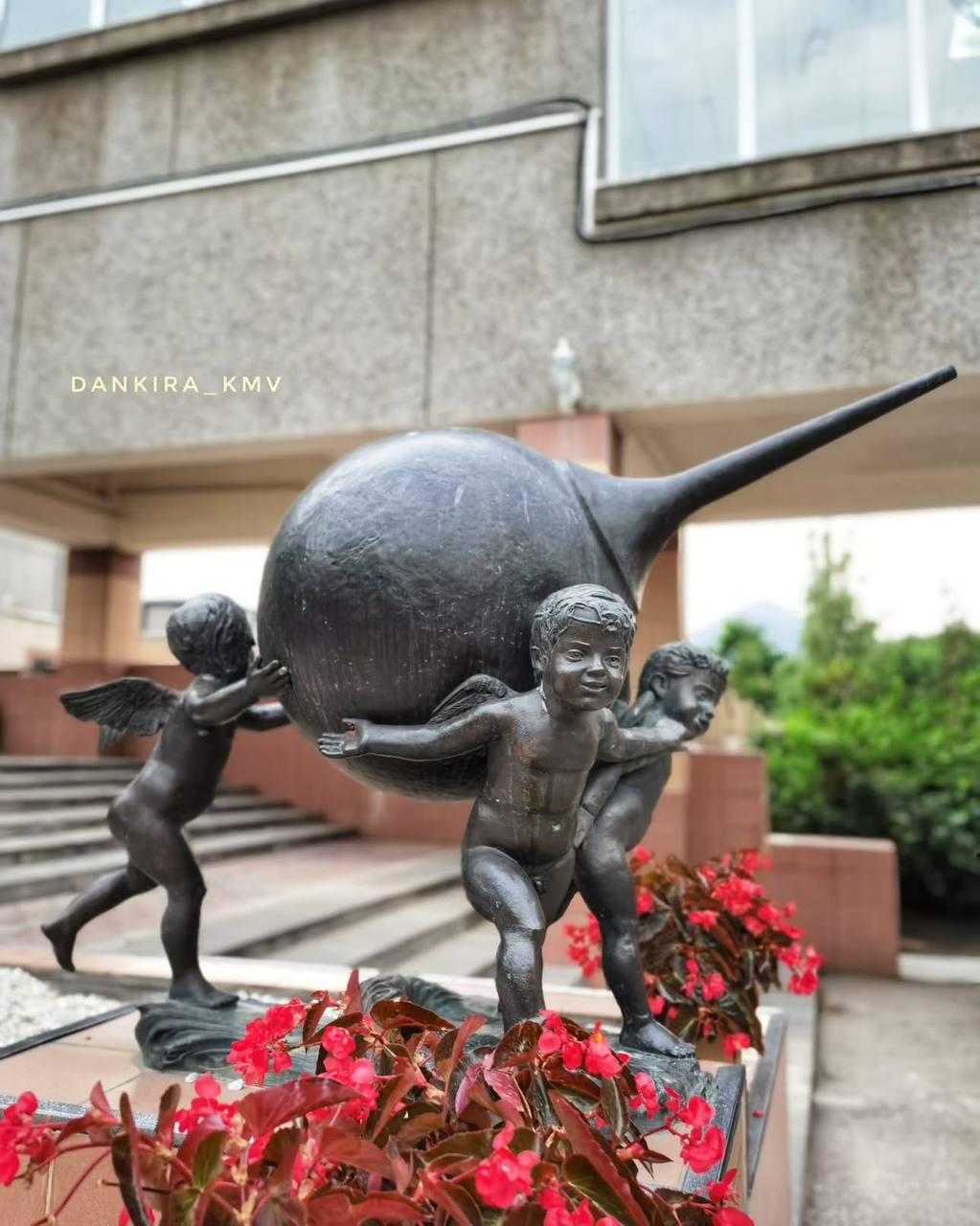 А вы знали, что на Ставрополье есть памятник клизме?
Находится он на территории санатория "Машук Аква-Терм" в п. Иноземцево (между Пятигорском и Железноводском).
📸 @dankirakmv | Сетка — социальная сеть от hh.ru
