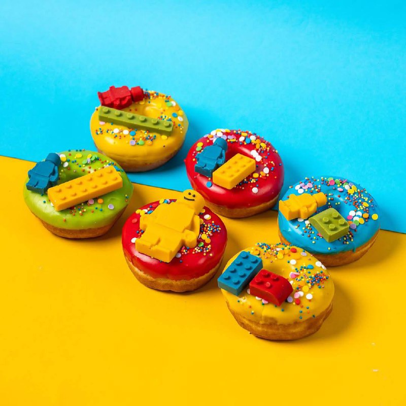 Вау, британская пончиковая Doughnut Time создала красивый сет для фанатов Lego | Сетка — социальная сеть от hh.ru