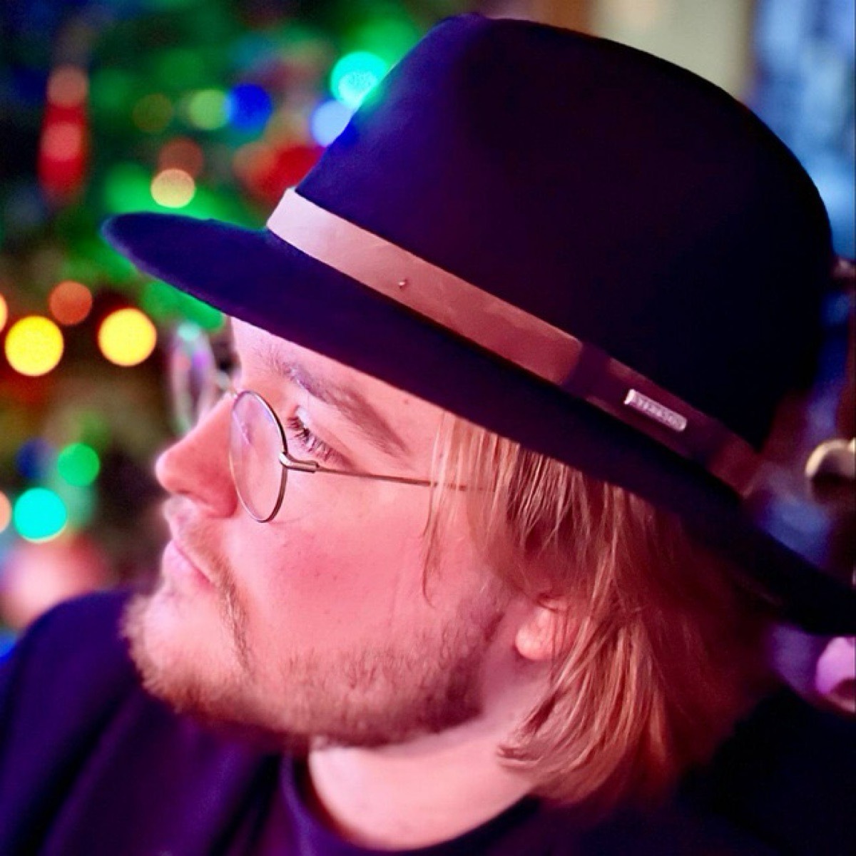 Михаил Утенин