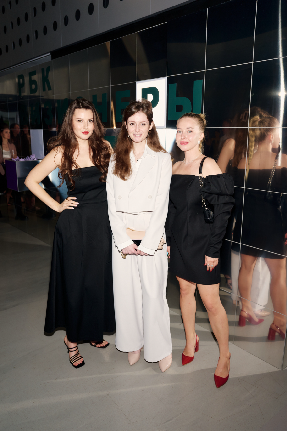 РБК — это про людей. Я восхищаюсь своими коллегами, которые ставят планку, покоряют её и держат. Спасибо, что у меня есть возможность расти и делать проекты вместе с вами | Сетка — социальная сеть от hh.ru