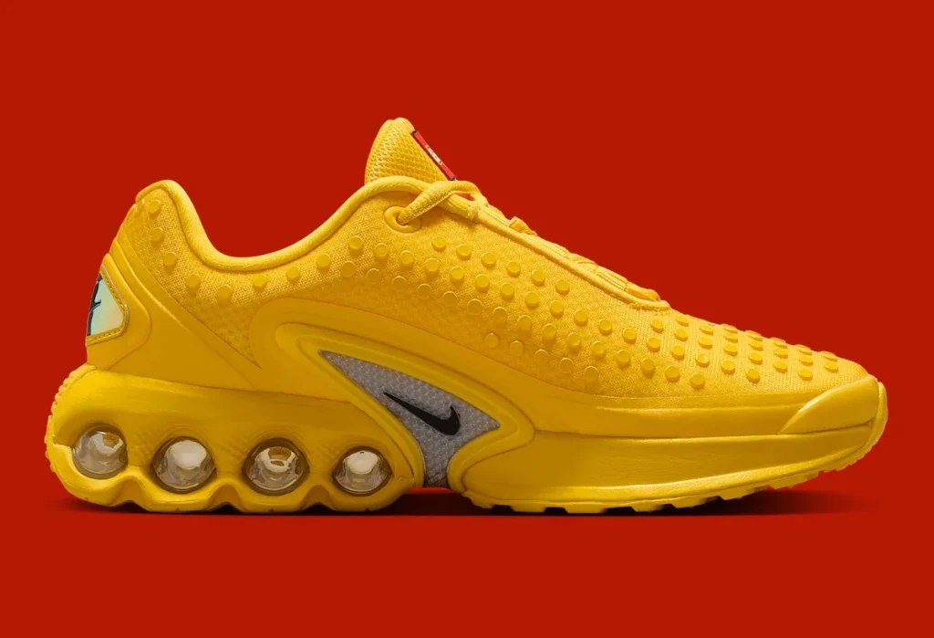 НОВОСТИ ✈️
⚡️ Это не кроссовки, а LEGO-мечта: Nike выпустили Air Max Dn в дерзком коллабе
Nike и LEGO анонсировали это сотрудничество ещё в августе 2024 года, но теперь сборка наконец-то завершена | Сетка — социальная сеть от hh.ru
