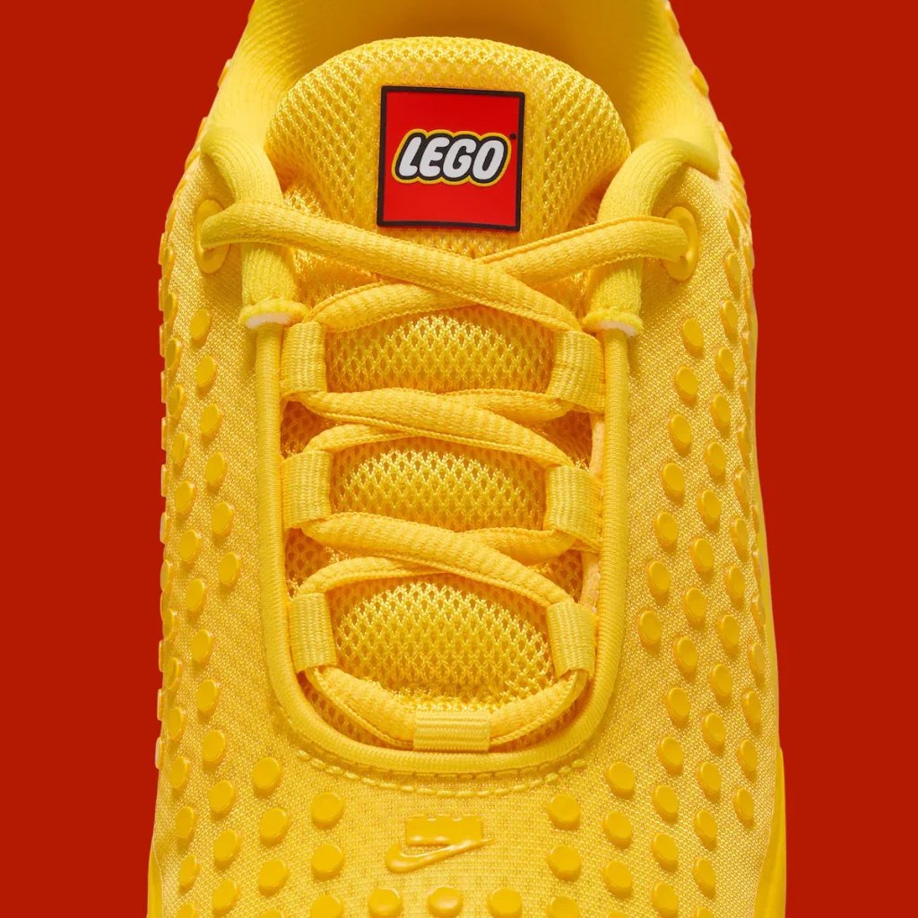 НОВОСТИ ✈️
⚡️ Это не кроссовки, а LEGO-мечта: Nike выпустили Air Max Dn в дерзком коллабе
Nike и LEGO анонсировали это сотрудничество ещё в августе 2024 года, но теперь сборка наконец-то завершена | Сетка — социальная сеть от hh.ru