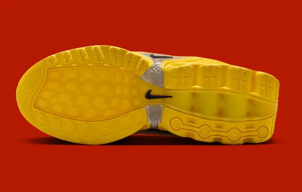 НОВОСТИ ✈️
⚡️ Это не кроссовки, а LEGO-мечта: Nike выпустили Air Max Dn в дерзком коллабе
Nike и LEGO анонсировали это сотрудничество ещё в августе 2024 года, но теперь сборка наконец-то завершена | Сетка — социальная сеть от hh.ru