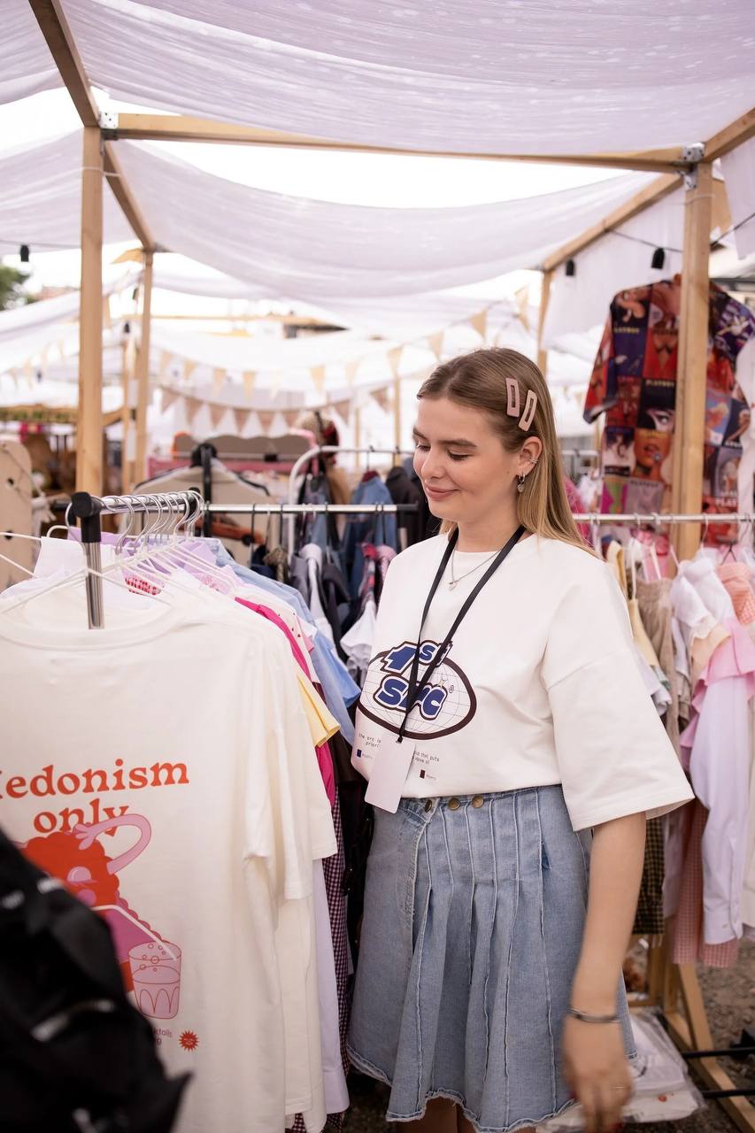 🛍️ Bardak fest пройдет на Хлебозаводе
7 и 8 июня 12:00-21:00
Большой маркет с 100+ локальными брендами.
Можно обновить гардероб, найти необычные украшения, посуду, вещи для дома | Сетка — социальная сеть от hh.ru