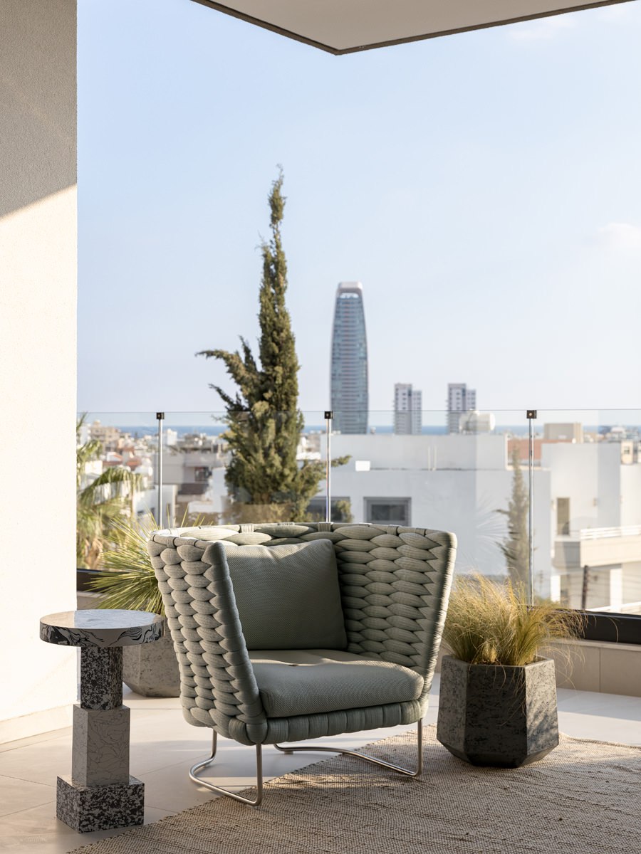 Столовая на балконе, гардероб вместо санузла и другие оригинальные и функциональные решения в проекте дизайнера Ольги Гусаровой. Смотрите на сайте wajournal.ru
Автор проекта: дизайнер Ольга Гусарова | Сетка — социальная сеть от hh.ru