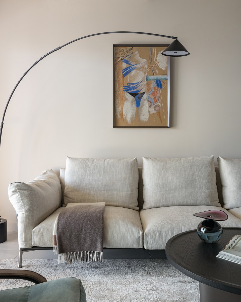 Столовая на балконе, гардероб вместо санузла и другие оригинальные и функциональные решения в проекте дизайнера Ольги Гусаровой. Смотрите на сайте wajournal.ru
Автор проекта: дизайнер Ольга Гусарова | Сетка — социальная сеть от hh.ru