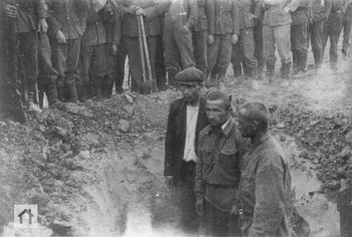 1941 год рассказ военнопленного:
Немцы заставили нас копать яму. Когда яма была готова, нас построили. Немецкий офицер сказал:


юде выйти из строя! Евреи вышли.


юде прыгай в яму! Евреи попрыгали | Сетка — социальная сеть от hh.ru