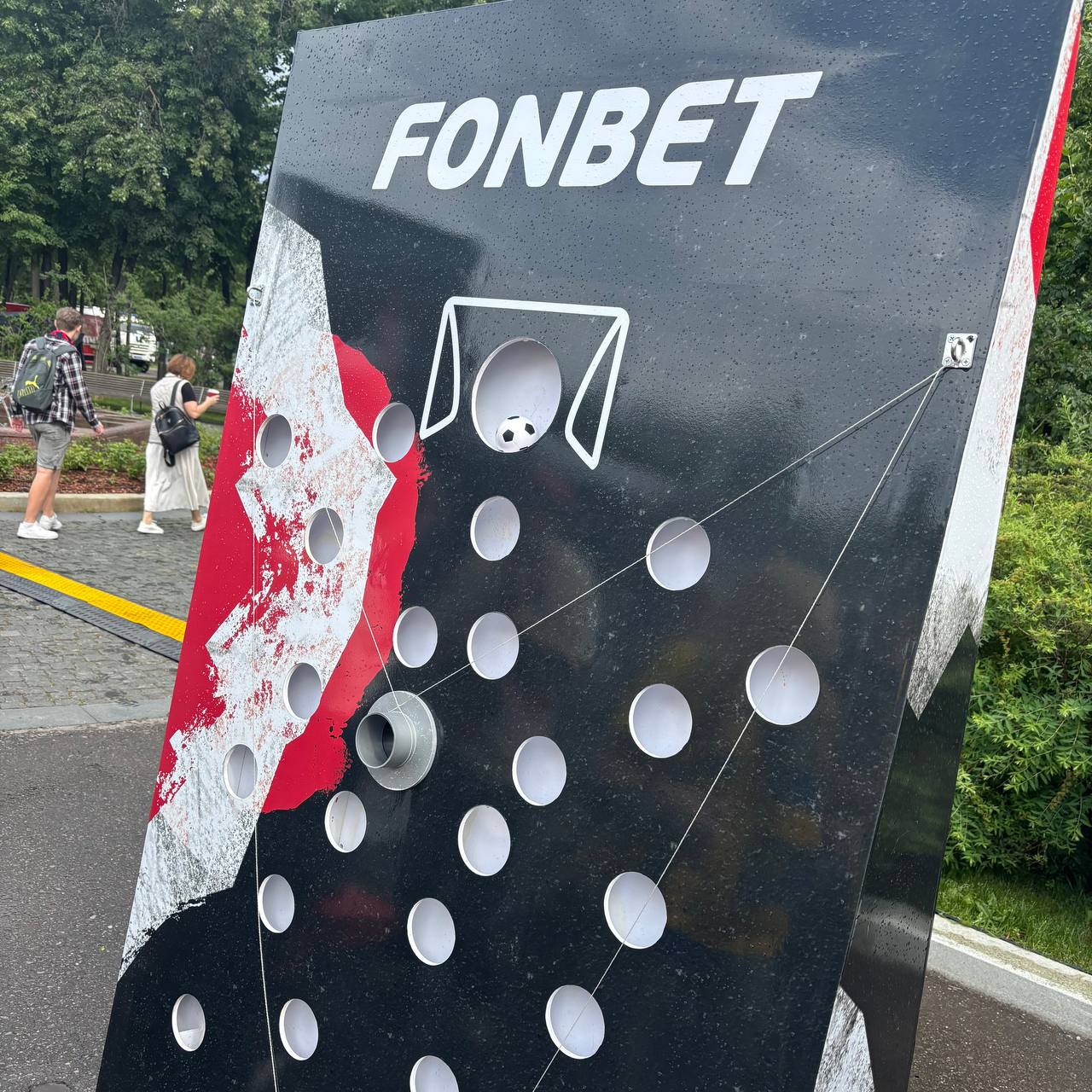 😳 Активации Fonbet на Кубке — катастрофа!
Речь только (!) о беттинг-механиках для действующих игроков:
1️⃣ Ни одного ценного приза
Обошел зоны на улице и внутри стадиона | Сетка — социальная сеть от hh.ru