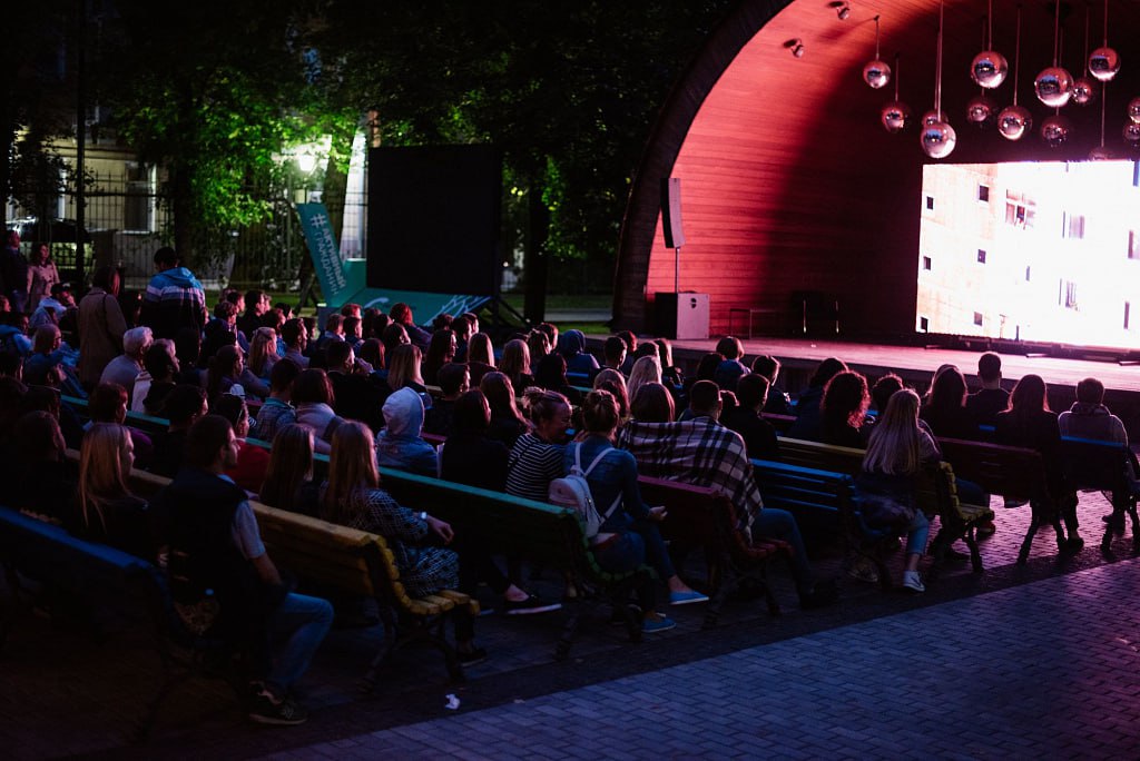🎬Кинотеатр под открытым небом
каждую среду
Ближайшие даты:
▪️4 июня в 19:00 — «Сумка инкассатора» (1977 г.)
▪️11 июня в 19:00 — «Женитьба Бальзаминова» (1964 г.)
▫️Вход свободный
📍Сад им. Баумана, ул | Сетка — социальная сеть от hh.ru