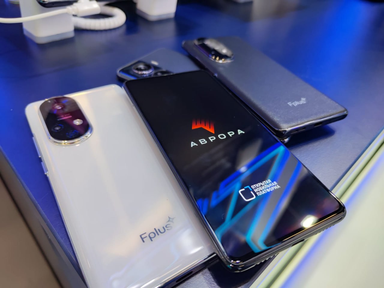 Fplus показала на ЦИПР 2025 новую линейку корпоративных смартфонов
— Мицар: старшая модель, Amoled-экран 6,78” (FHD+), основная камера 108 Мп, фронтальная 32 Мп, оперативной памятью 12 Гб, быстрая зар... | Сетка — социальная сеть от hh.ru