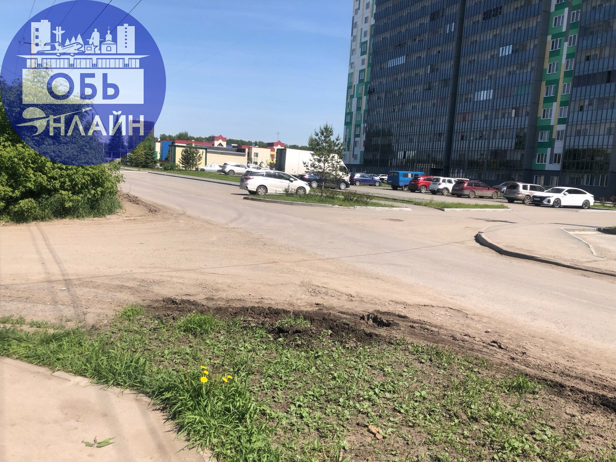 ↗ Вопрос по данному перекрестку Октябрьской и во дворы.
Ежедневно его проезжаю либо прохожу пешком. Здесь прям так и просится пешеходный переход.
Поток людей с ЖК Новый парк идет в магазин Мария-Ра | Сетка — социальная сеть от hh.ru