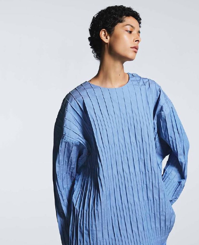 Минималистично геометричное #вдохновение от #IsseyMiyake 🤩
Моя мечта - заполучить сумочку #baobao и часы серии “f” с 24-часовым циферблатом 🥹
// шмот, конечно же, хочу просто весь 😂
#fashion #pleats #... | Сетка — социальная сеть от hh.ru