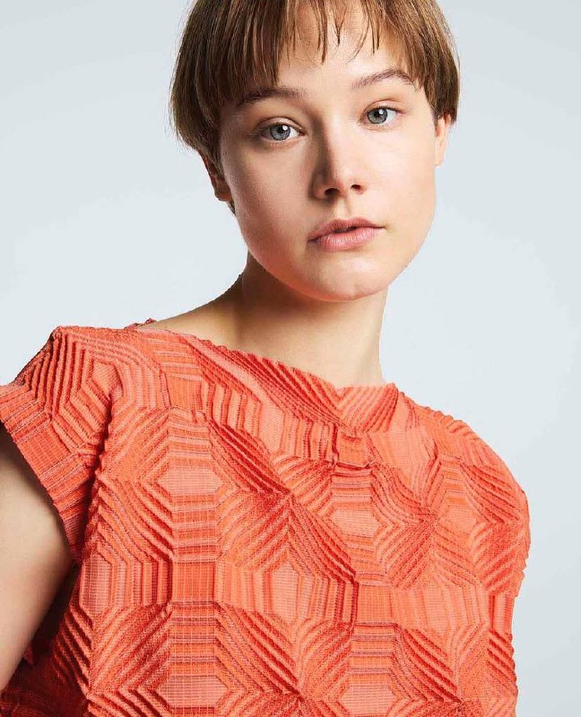 Минималистично геометричное #вдохновение от #IsseyMiyake 🤩
Моя мечта - заполучить сумочку #baobao и часы серии “f” с 24-часовым циферблатом 🥹
// шмот, конечно же, хочу просто весь 😂
#fashion #pleats #... | Сетка — социальная сеть от hh.ru