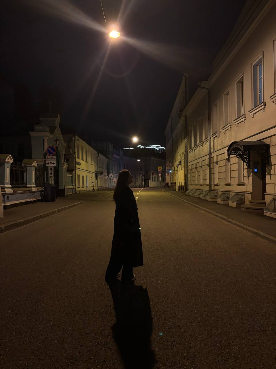 Мне 25, и я всё ещё в начале. И это непросто принять.
Мне часто кажется, что я опаздываю.
Словно все уже где-то там, на крутых позициях, с понятным треком, с опытом, портфолио, уверенностью | Сетка — социальная сеть от hh.ru
