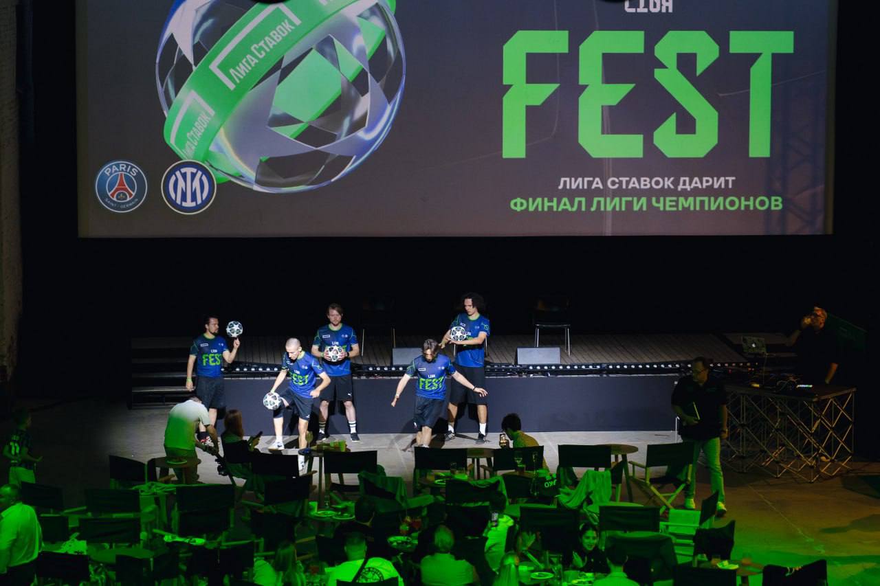 🤯 Еще один закрытый VIP-ивент — от Лиги Ставок!
Тоже на финал ЛЧ и для випов, но с неймингом Liga Fest и сразу в четырех местах | Сетка — социальная сеть от hh.ru
