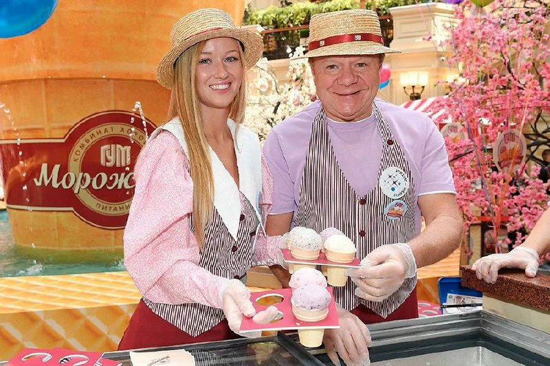 🍦День мороженого в ГУМе9 июня 12:00-20:00Мороженое будут продавать известные музыканты, актеры, певцы, телеведущие и спортсмены
📍Красная площадь 3, у фонтана
📲Подпишитесь на Вдвижении
#активныйотдых | Сетка — социальная сеть от hh.ru