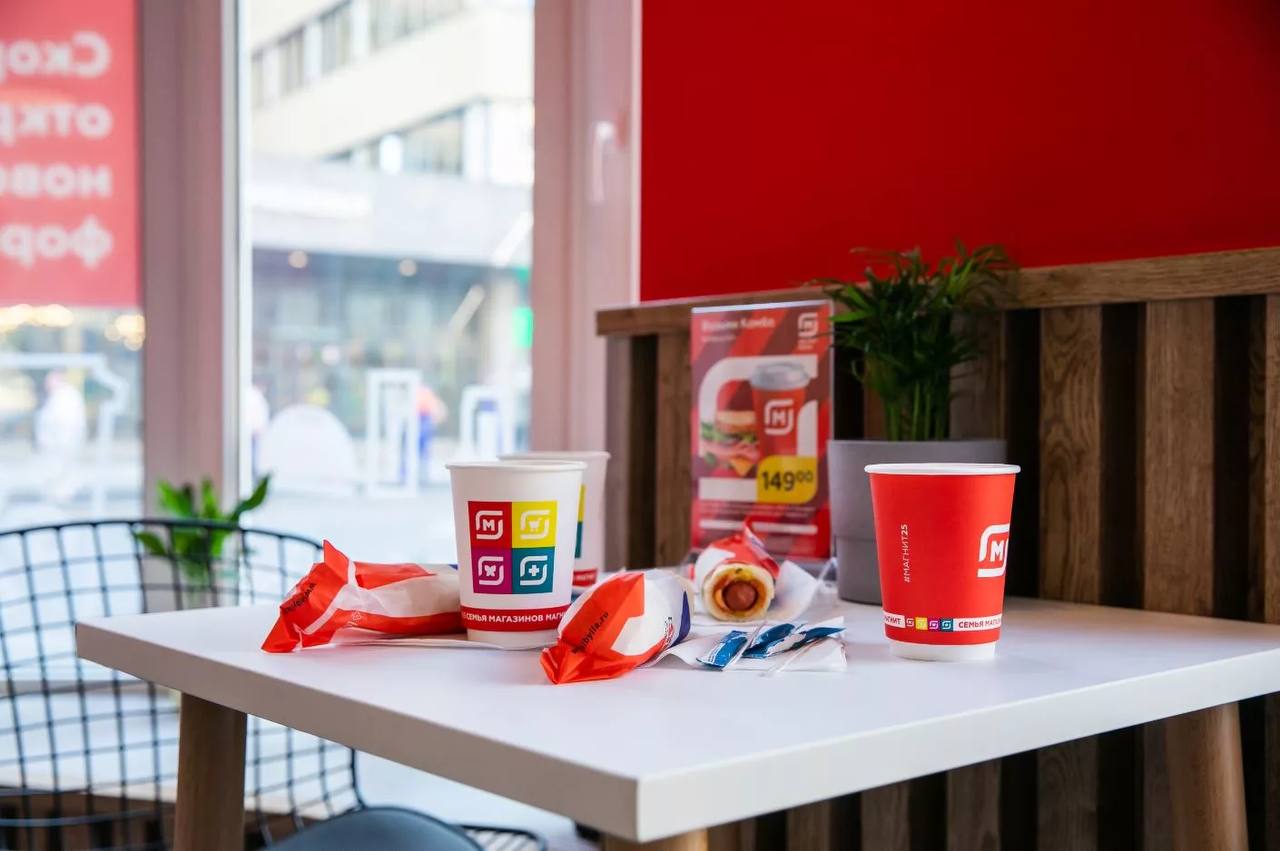 Ритейл повышает доступность готовой еды, следуя трендам 🥪🥘  
На днях рассказывала про динамику роста Готовой еды в доставке и ритейле vs ресторанах | Сетка — социальная сеть от hh.ru