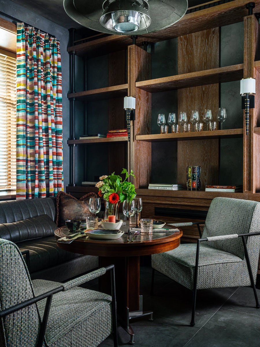 Невероятно, но факт: вы видите не квартиру, хотя именно так может показаться, — это домашний офис успешного бизнесмена. Своими идеями, далекими от стереотипов, с WA поделился дизайнер Борис Дмитриев | Сетка — социальная сеть от hh.ru