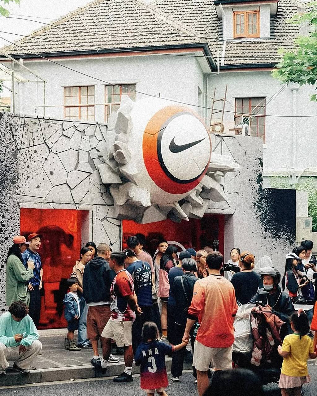 #Артем Вспомнил – прослезился.
Nike в Шанхае открыл pop-up пространство с ностальгией по культовым футбольным коллекциям 2000-х | Сетка — социальная сеть от hh.ru
