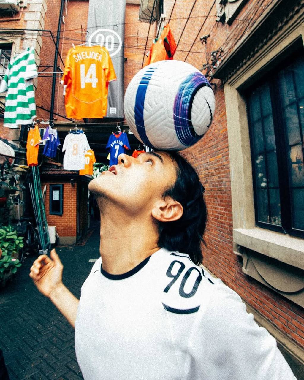 #Артем Вспомнил – прослезился.
Nike в Шанхае открыл pop-up пространство с ностальгией по культовым футбольным коллекциям 2000-х | Сетка — социальная сеть от hh.ru