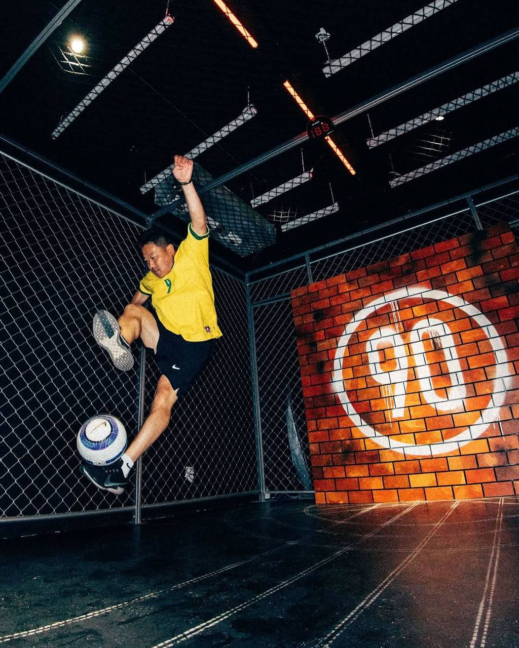 #Артем Вспомнил – прослезился.
Nike в Шанхае открыл pop-up пространство с ностальгией по культовым футбольным коллекциям 2000-х | Сетка — социальная сеть от hh.ru