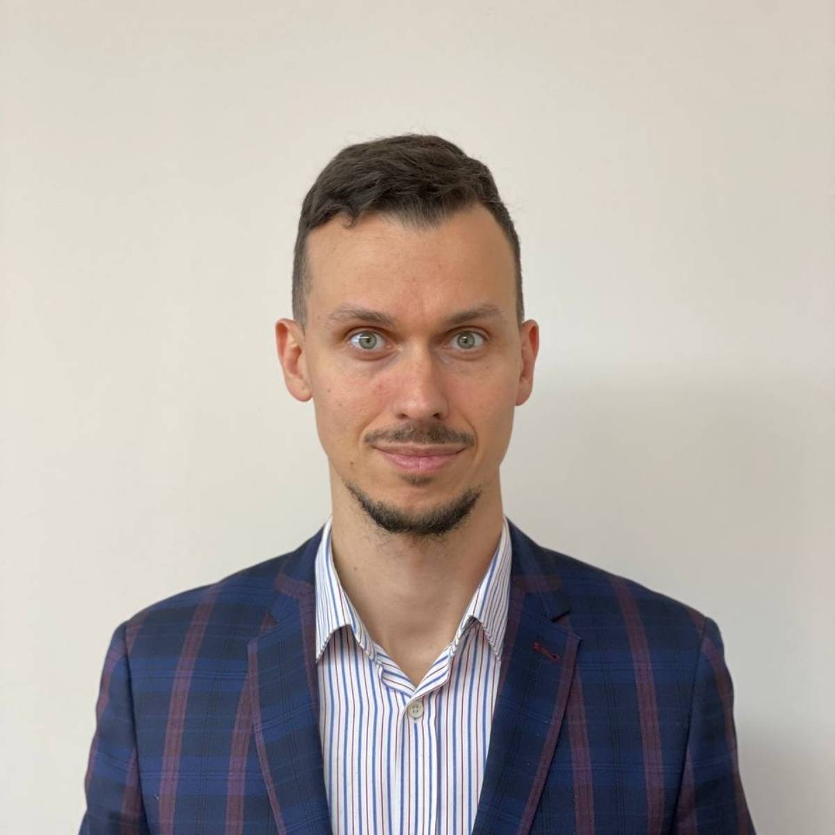 Олег Исаев
