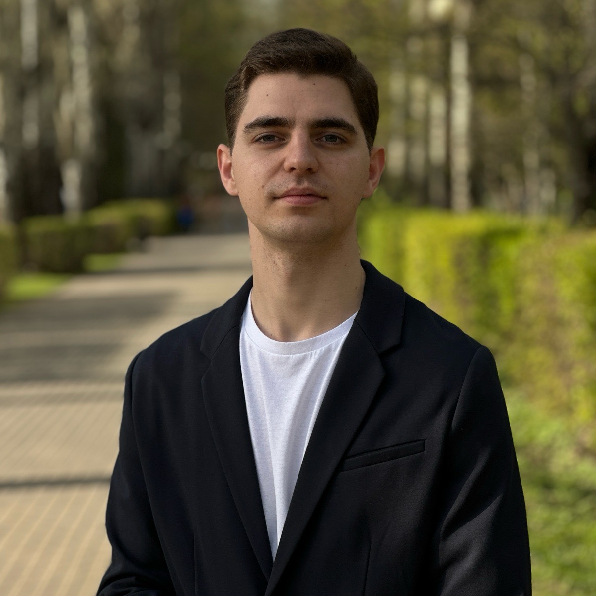 Влад Иванов