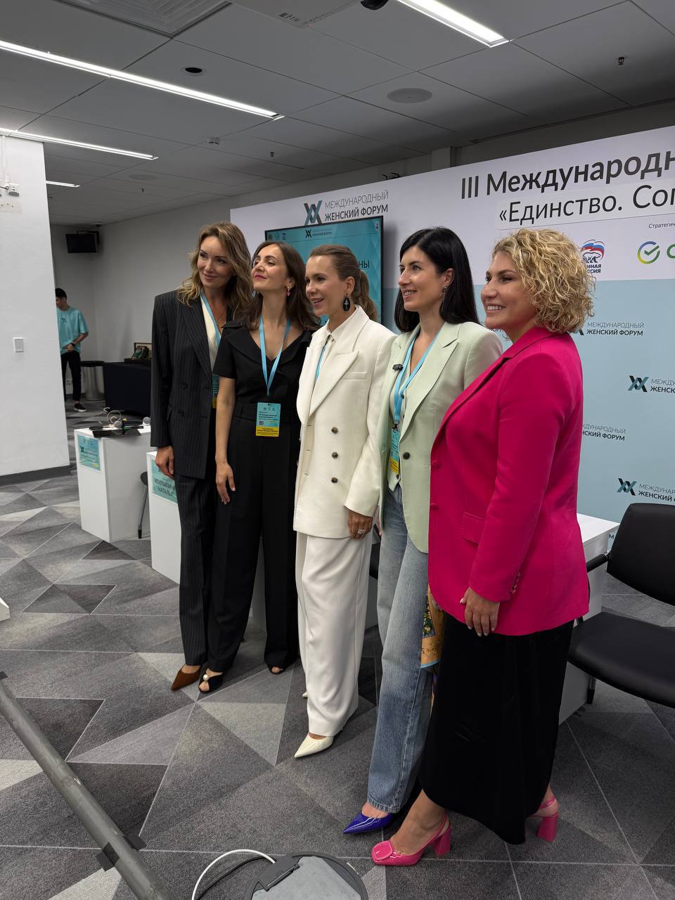 🤔 Многие из вас стоят на развилке, где:
— сообщество вовлеченное и живое, НО денег не приносит
— сообщество прибыльное, НО прибыль — от кучи рекламы партнеров, и вы как «магазин на диване» 🫣 Или участ... | Сетка — социальная сеть от hh.ru