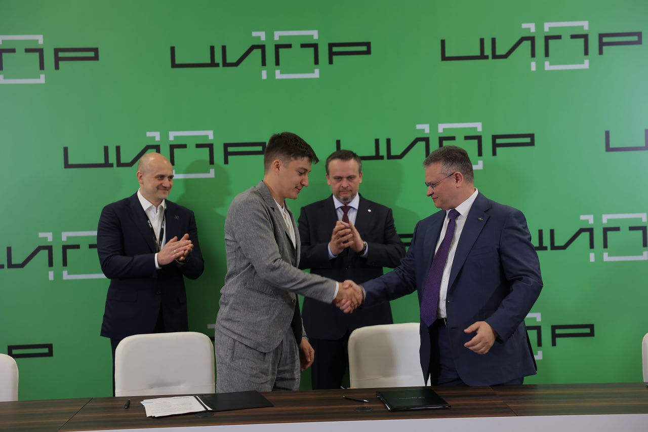 «Бастион» и «Аэрофлот» будут сотрудничать в сфере кибербезопасности
В рамках ЦИПР ИБ-компания «Бастион» и авиакомпания «Аэрофлот» подписали соглашение о сотрудничестве в части проведения совместных ме... | Сетка — социальная сеть от hh.ru