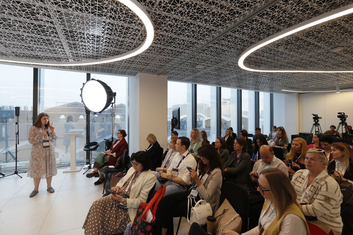 HR EXPO 2025: гостям показали, как сегодня устроен рынок T&D
На HR EXPO президент «Амплуа» Наталья Толстая представила обзор российского рынка обучения и управления персоналом | Сетка — социальная сеть от hh.ru