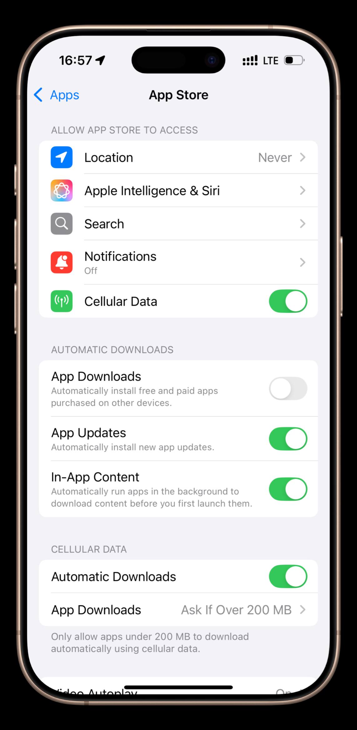 К разговору про Apple. Года идут, а чтобы получить список всех приложений у которых есть обновление в AppStore — нужно свайпать в списке приложений. В AppStore | Сетка — социальная сеть от hh.ru