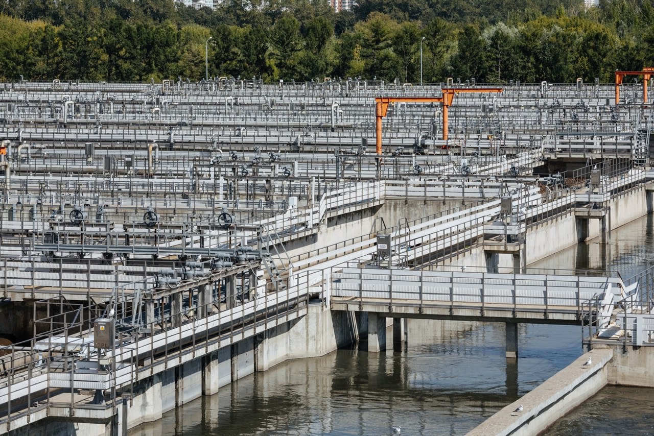 Около 490 млн кубометров 💦🚽сточной воды очистили сооружения Мосводоканала с начала года | Сетка — социальная сеть от hh.ru