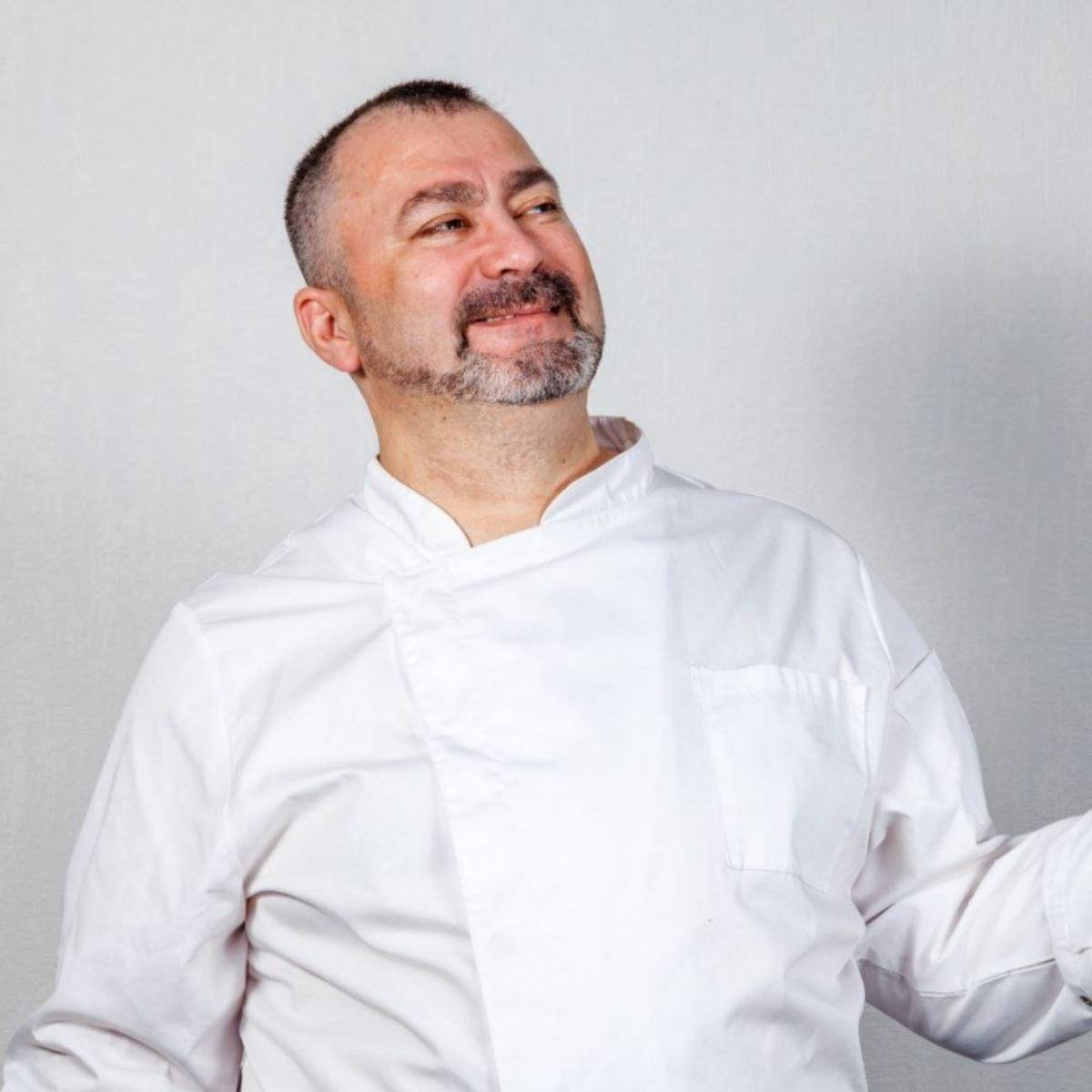 Евгений Овчаров