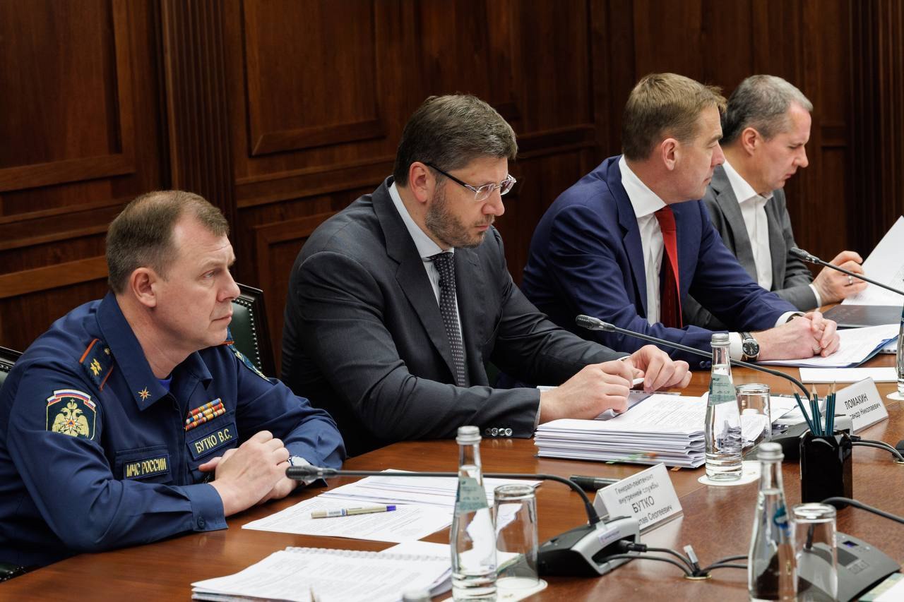 Состоялось совещание по вопросу разминирования и последующего восстановления объектов жилья и инфраструктуры в приграничных территориях
Совещание провел Министр обороны РФ Андрей Белоусов, в совещании... | Сетка — социальная сеть от hh.ru