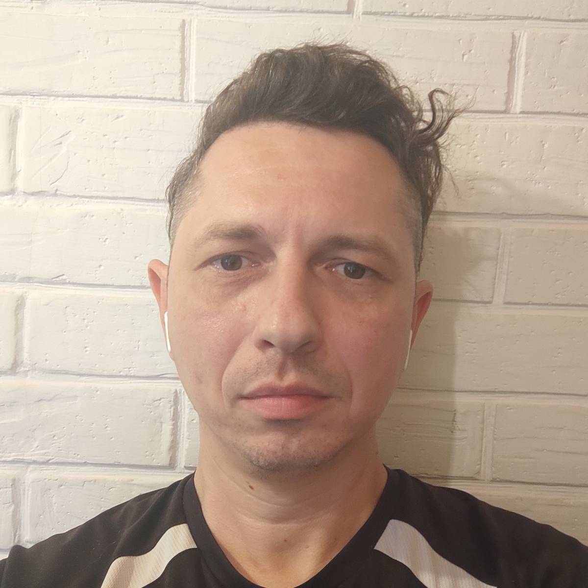 Максим Мазуров