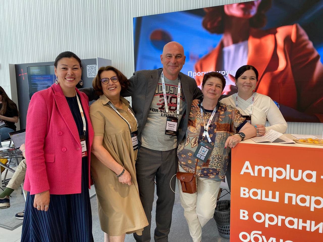 HR EXPO PRO 2025: как собиралась профессиональная повестка года
Юбилейный HR EXPO PRO собрал 3700 участников, более 200 спикеров и 50+ экспонентов | Сетка — социальная сеть от hh.ru