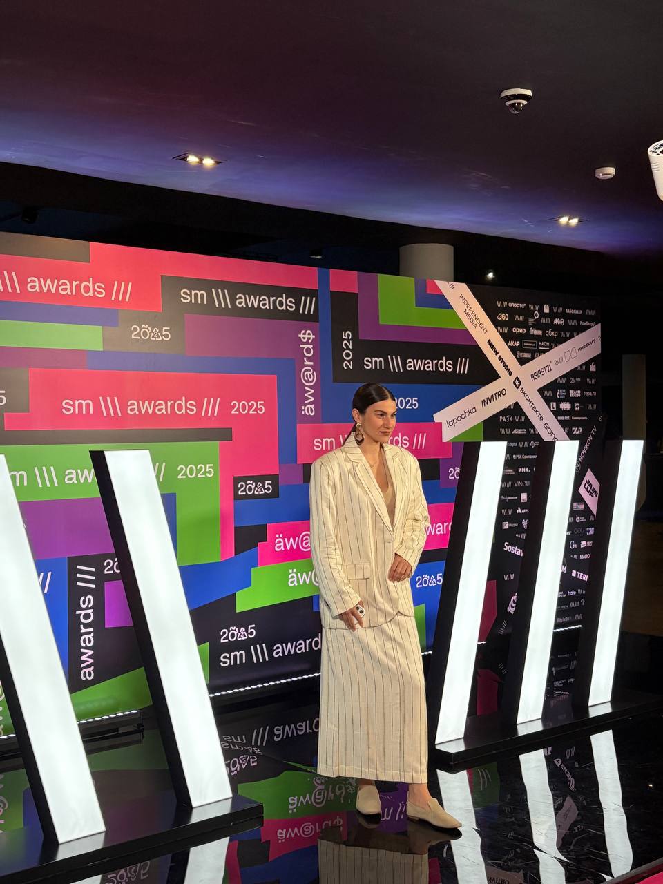 Коллеги, details 💅
А у нас потихоньку начинается вечер третьего дня SM Awards Ceremony. Еда, напитки — на месте, гости — постепенно заполняют зал | Сетка — социальная сеть от hh.ru